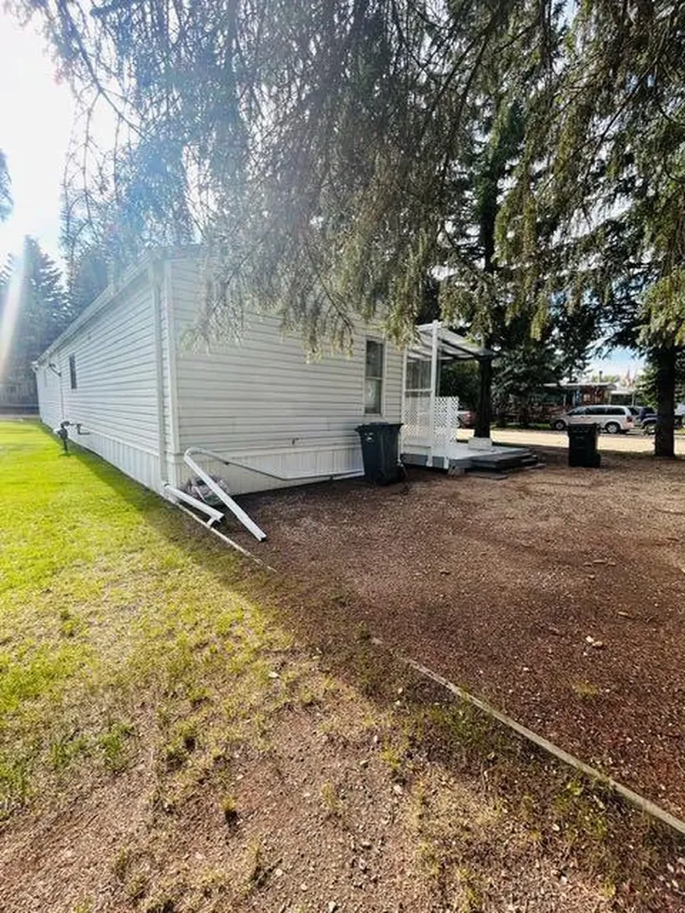 6205 54 Street Ponoka AB T4J 1M5