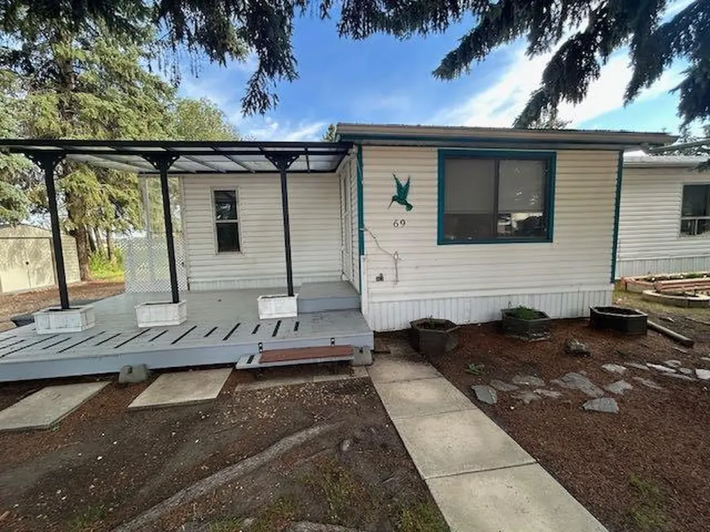 6205 54 Street Ponoka AB T4J 1M5