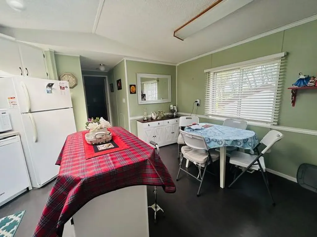 6205 54 Street Ponoka AB T4J 1M5