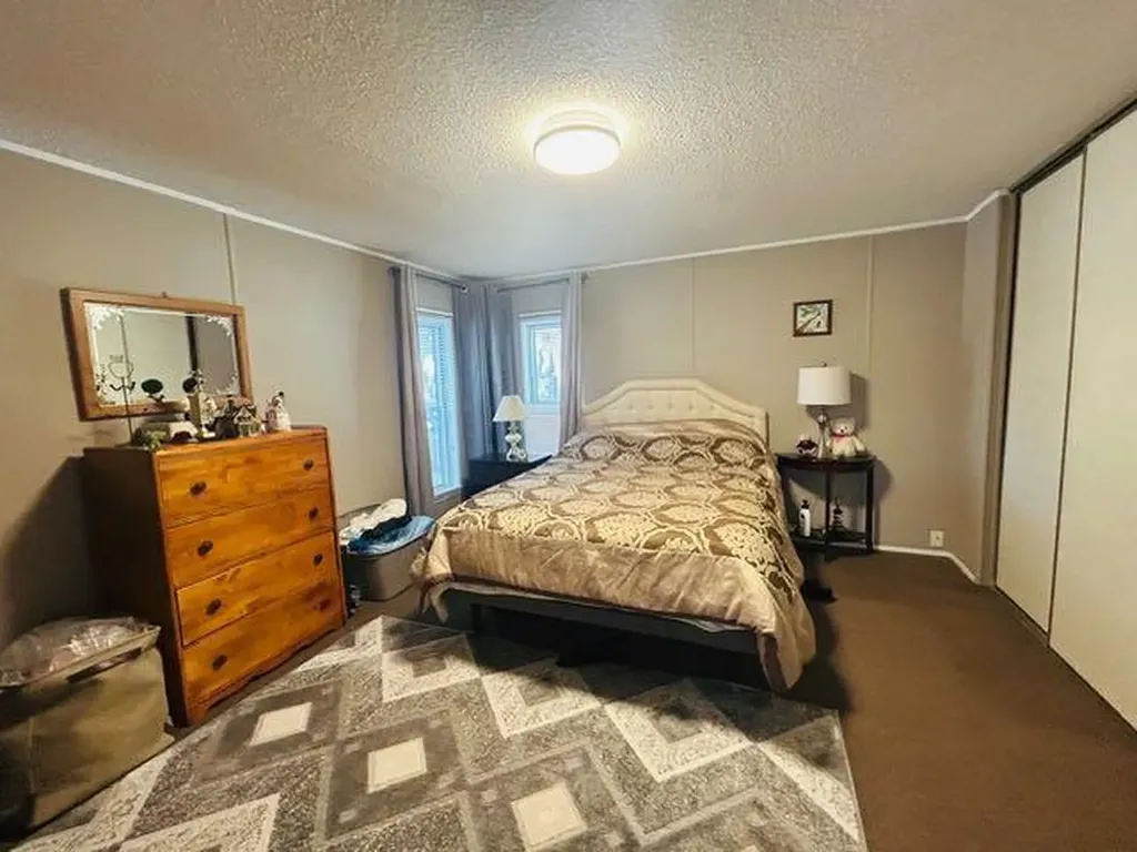 6205 54 Street Ponoka AB T4J 1M5