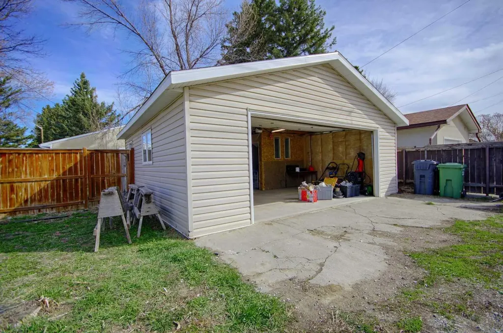 1015 19 Avenue Coaldale AB T1M 1N1