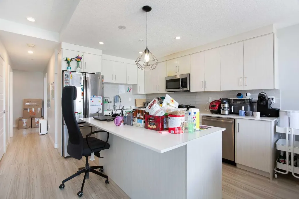 1734 11 Avenue SW Calgary AB T3C 0N4