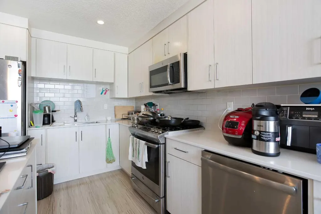 1734 11 Avenue SW Calgary AB T3C 0N4