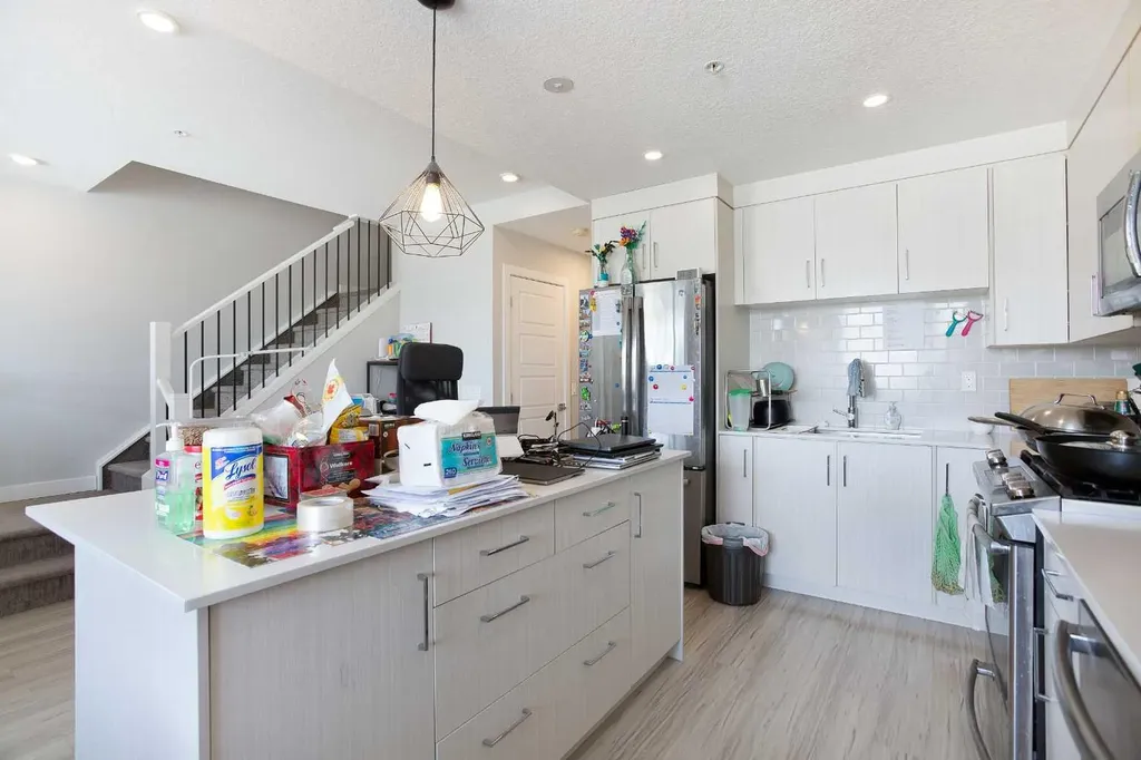 1734 11 Avenue SW Calgary AB T3C 0N4