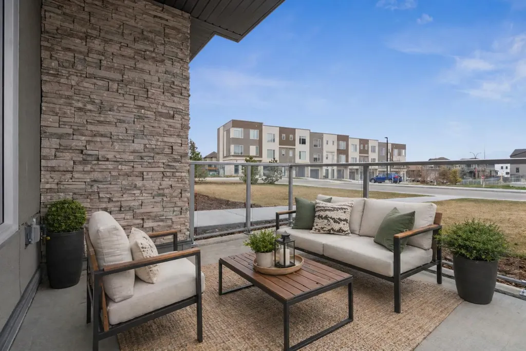 655 Shawnee Square SW Calgary AB T2Y 1E3