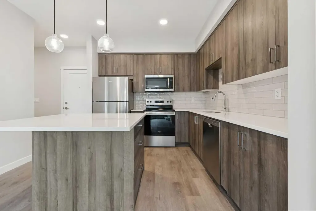655 Shawnee Square SW Calgary AB T2Y 1E3