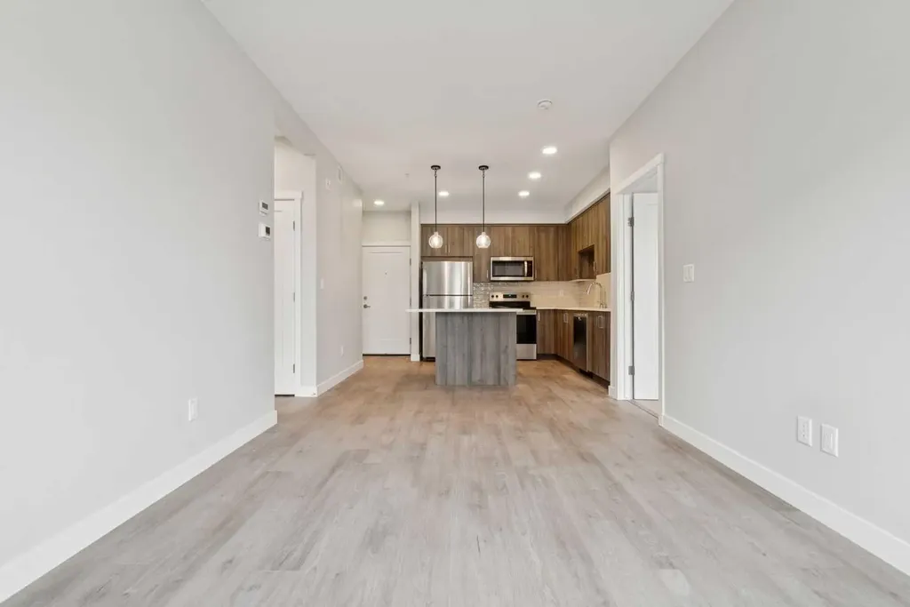 655 Shawnee Square SW Calgary AB T2Y 1E3