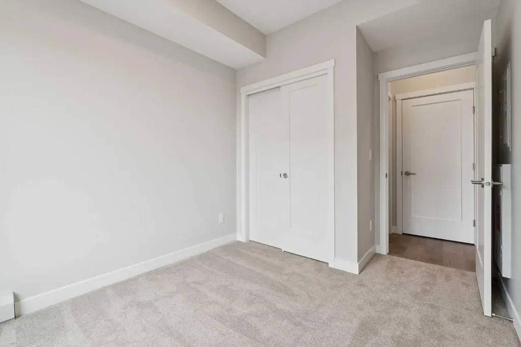 655 Shawnee Square SW Calgary AB T2Y 1E3