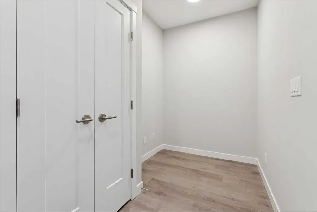 655 Shawnee Square SW Calgary AB T2Y 1E3