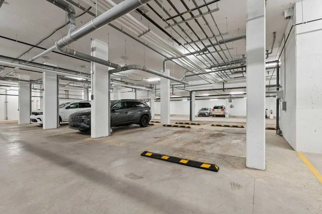 655 Shawnee Square SW Calgary AB T2Y 1E3