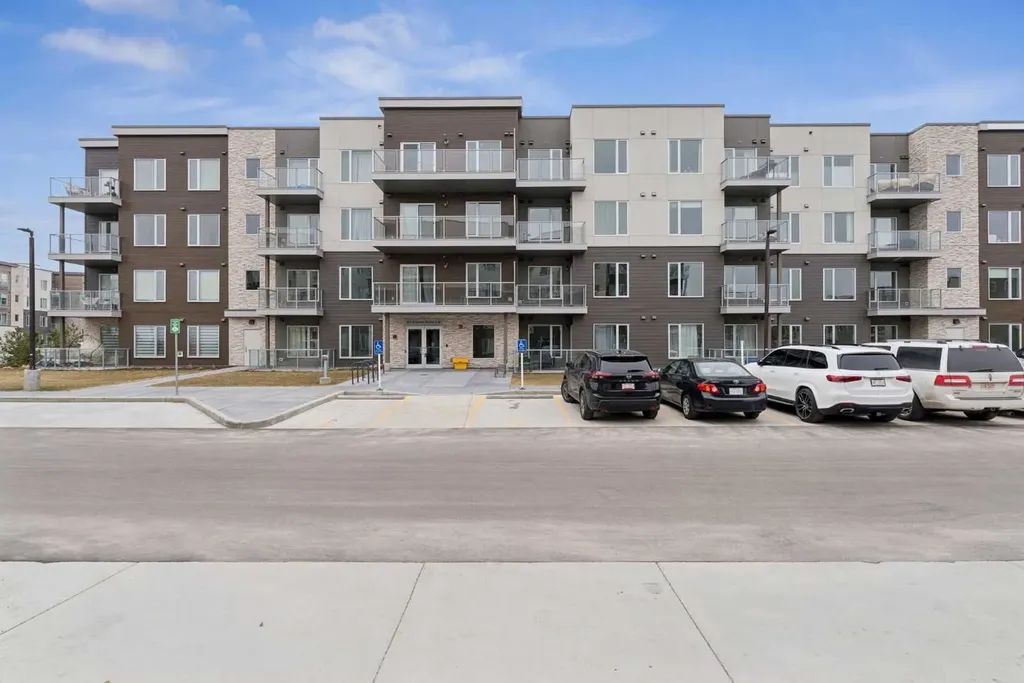 655 Shawnee Square SW Calgary AB T2Y 1E3