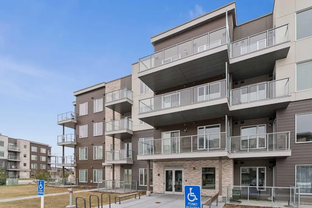 655 Shawnee Square SW Calgary AB T2Y 1E3