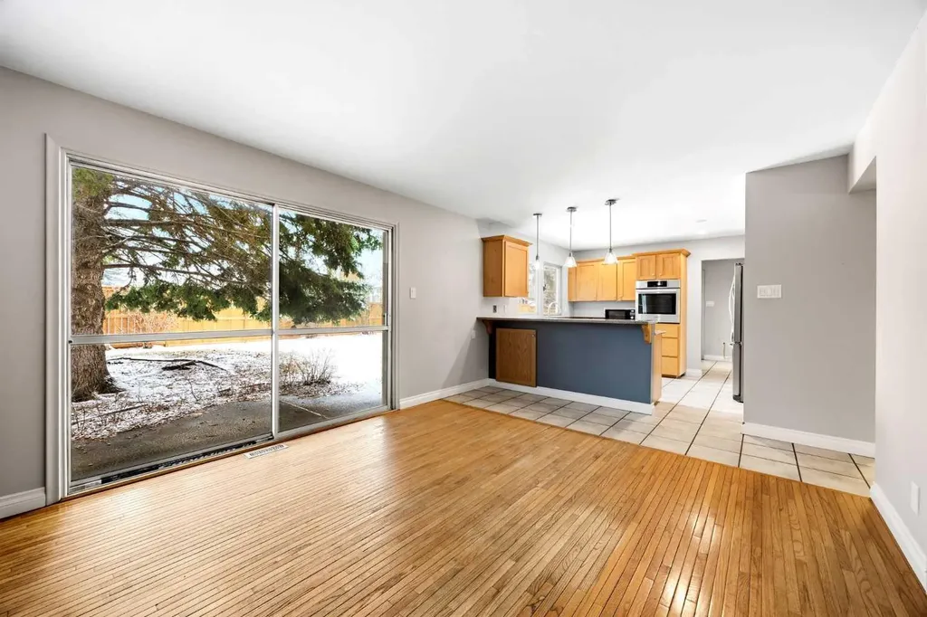 356 Willow Ridge Place SE Calgary AB T2J 1N4