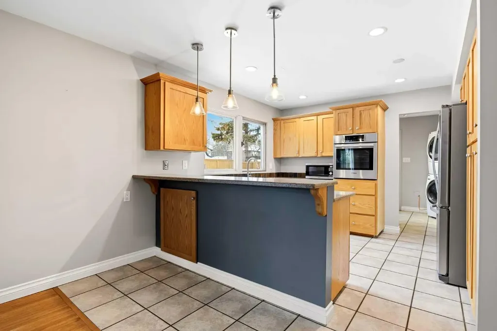356 Willow Ridge Place SE Calgary AB T2J 1N4