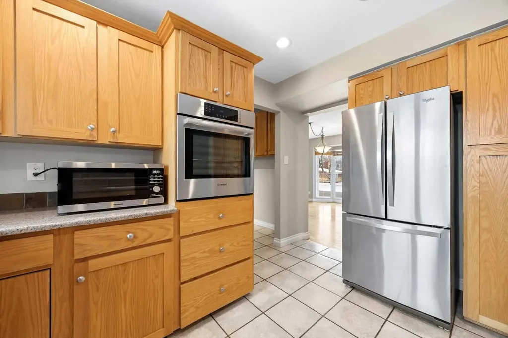 356 Willow Ridge Place SE Calgary AB T2J 1N4