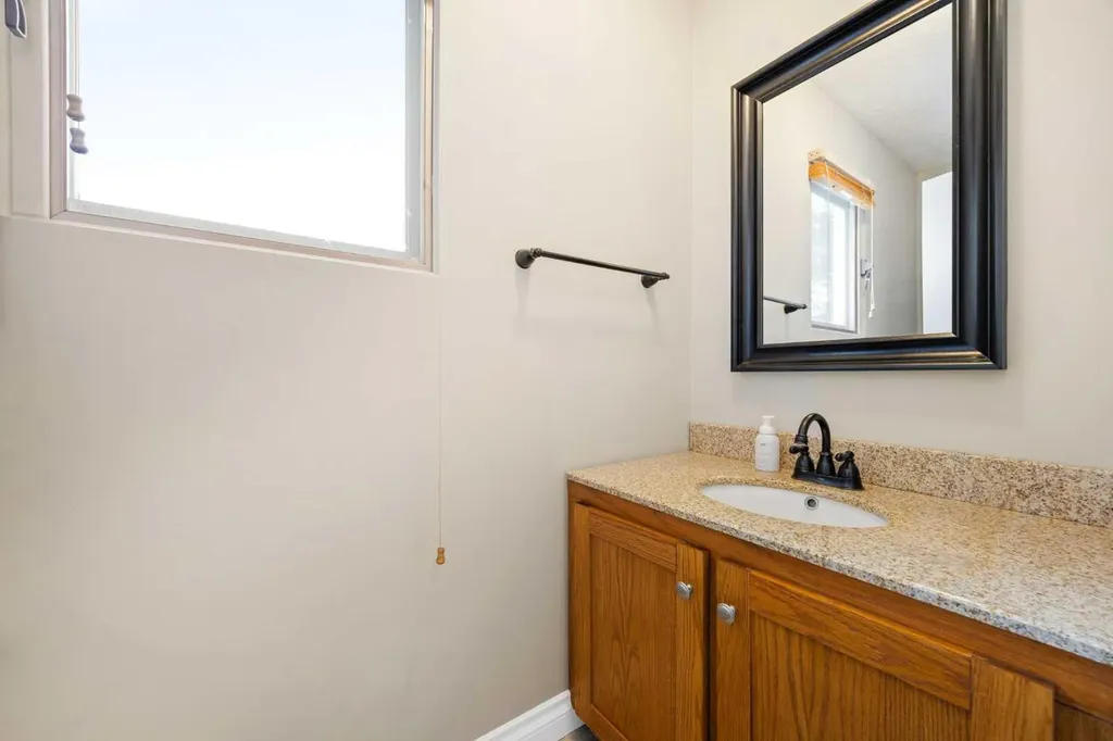356 Willow Ridge Place SE Calgary AB T2J 1N4