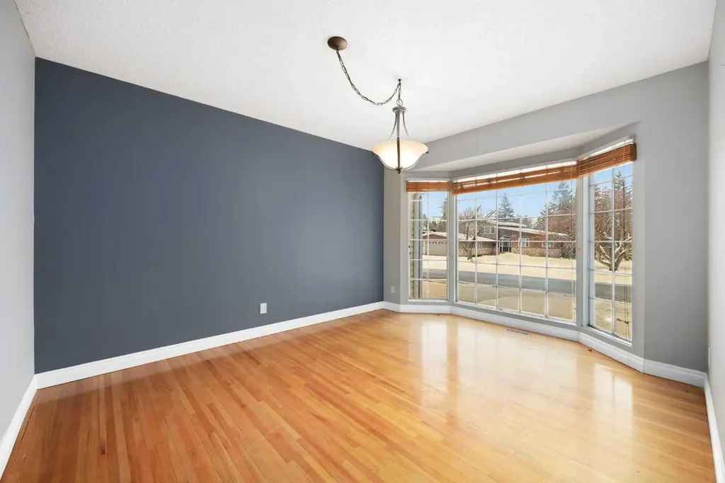 356 Willow Ridge Place SE Calgary AB T2J 1N4