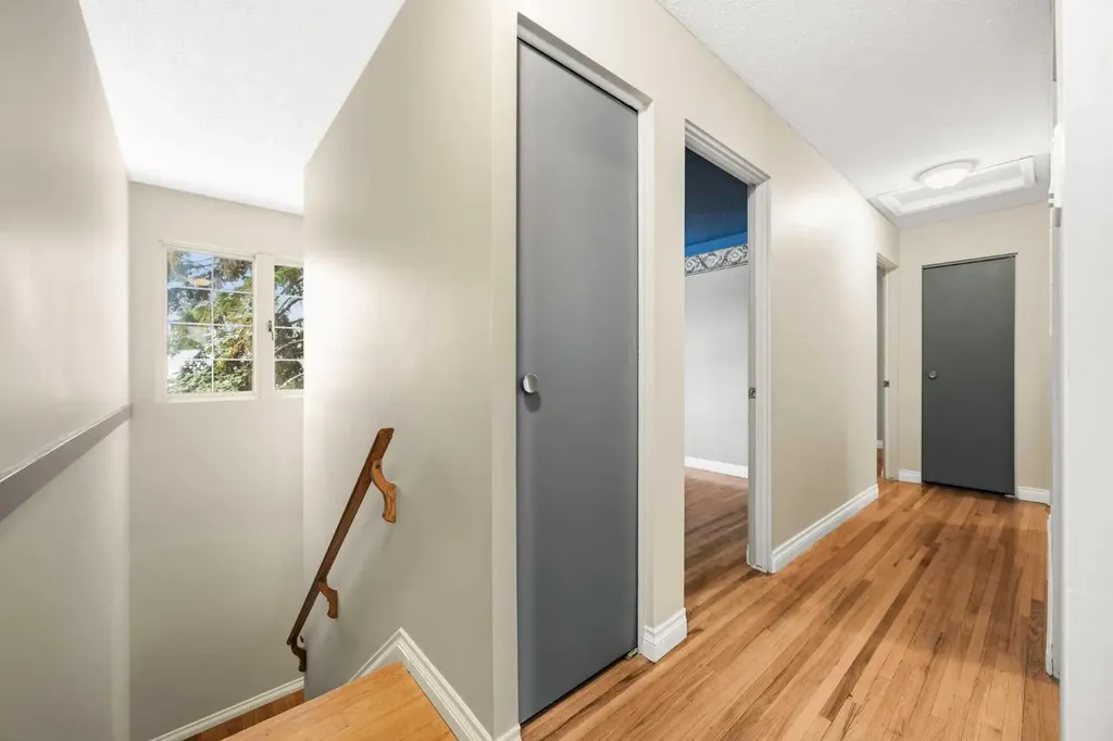 356 Willow Ridge Place SE Calgary AB T2J 1N4