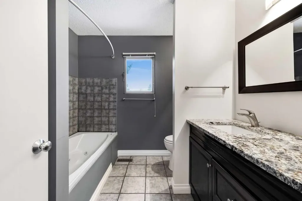 356 Willow Ridge Place SE Calgary AB T2J 1N4