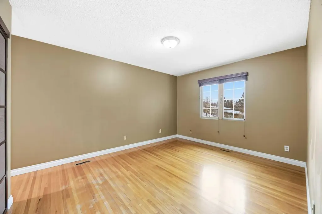 356 Willow Ridge Place SE Calgary AB T2J 1N4