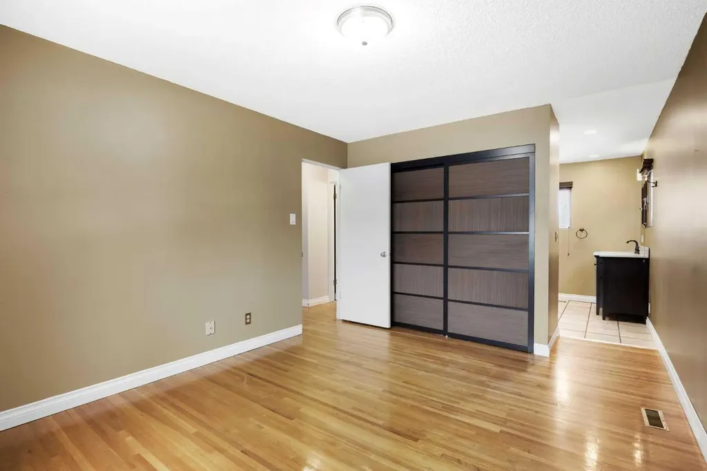 356 Willow Ridge Place SE Calgary AB T2J 1N4