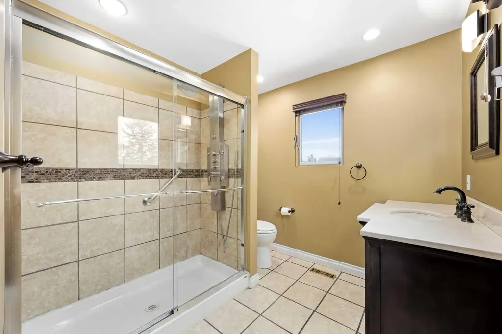 356 Willow Ridge Place SE Calgary AB T2J 1N4
