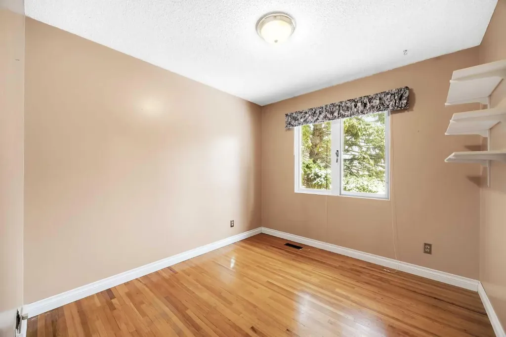 356 Willow Ridge Place SE Calgary AB T2J 1N4