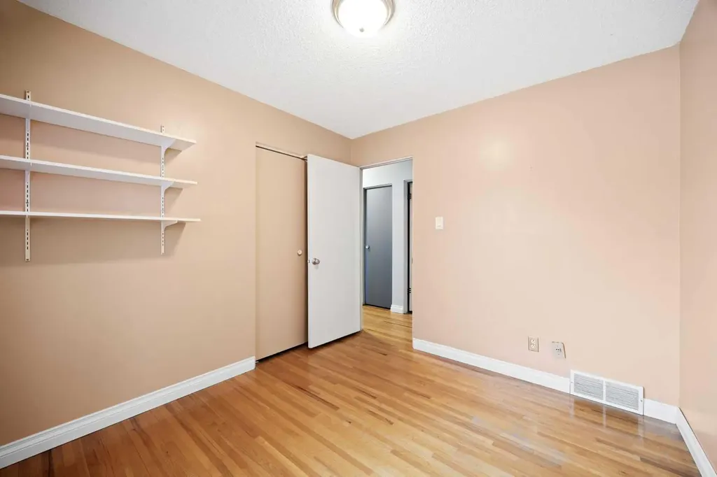 356 Willow Ridge Place SE Calgary AB T2J 1N4