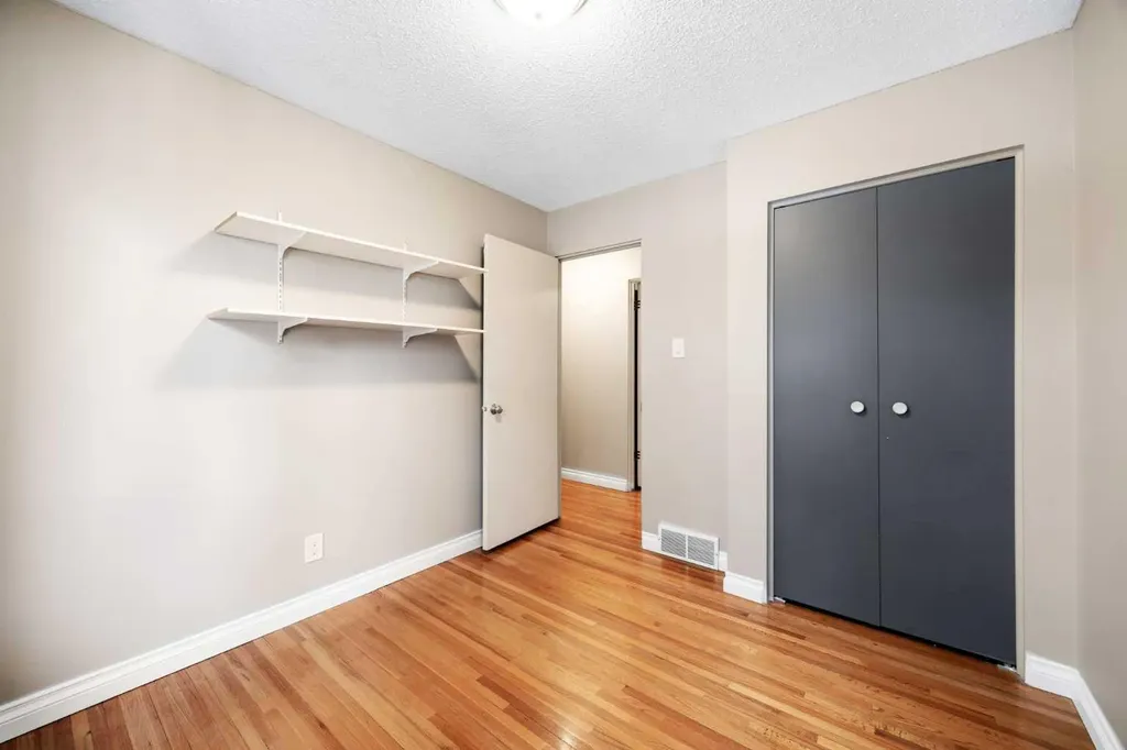 356 Willow Ridge Place SE Calgary AB T2J 1N4