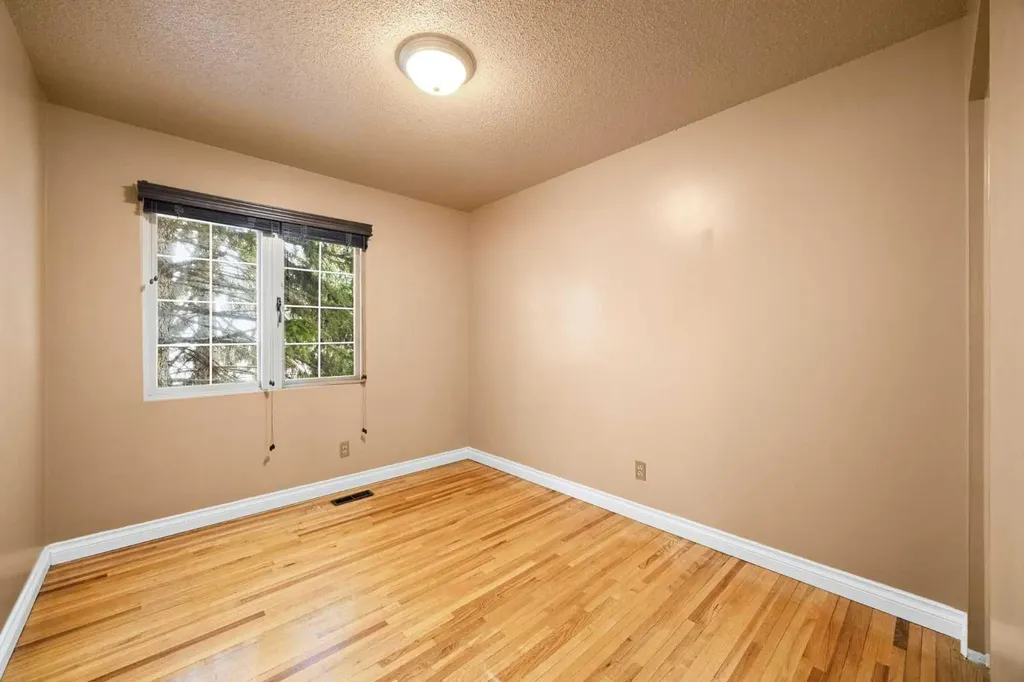 356 Willow Ridge Place SE Calgary AB T2J 1N4