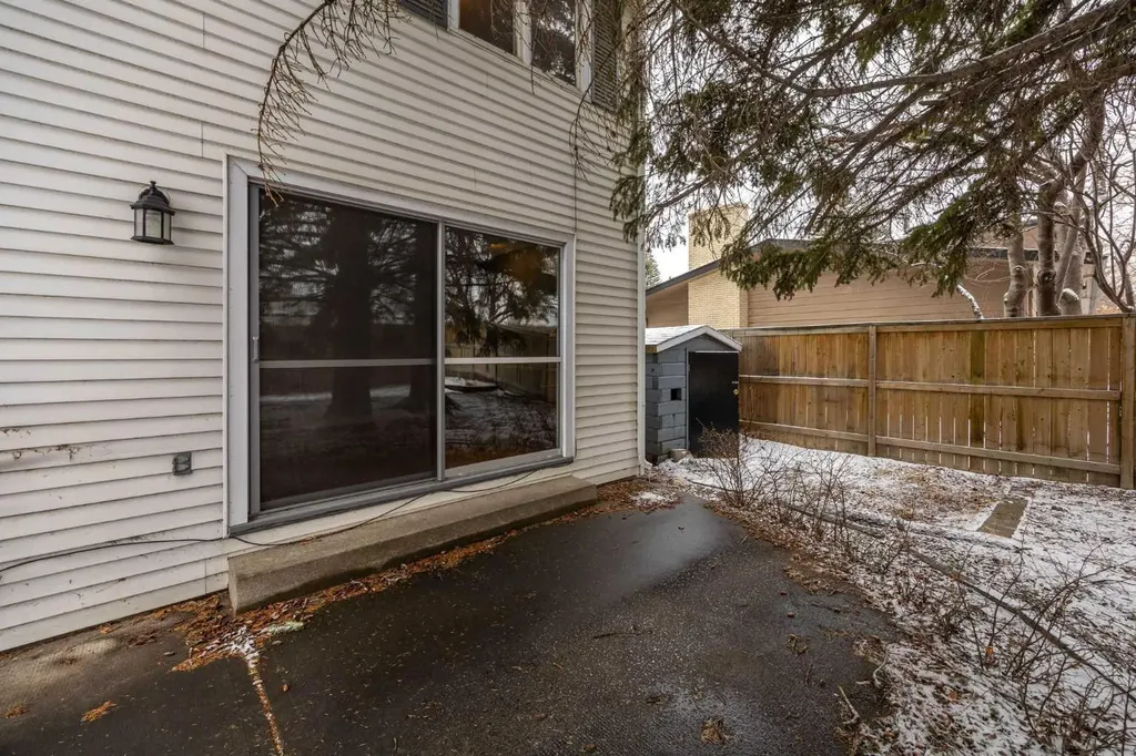 356 Willow Ridge Place SE Calgary AB T2J 1N4