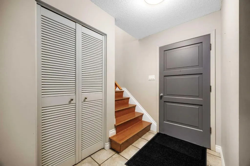 356 Willow Ridge Place SE Calgary AB T2J 1N4