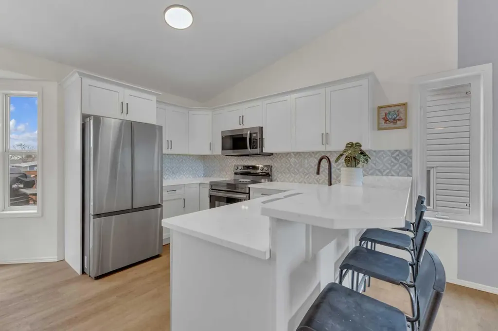 26 Mckinlay Crescent Lacombe AB T4L 2L4