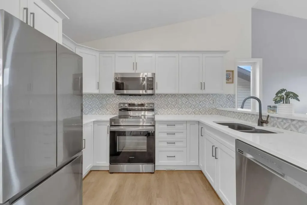 26 Mckinlay Crescent Lacombe AB T4L 2L4