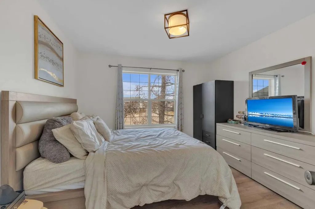26 Mckinlay Crescent Lacombe AB T4L 2L4