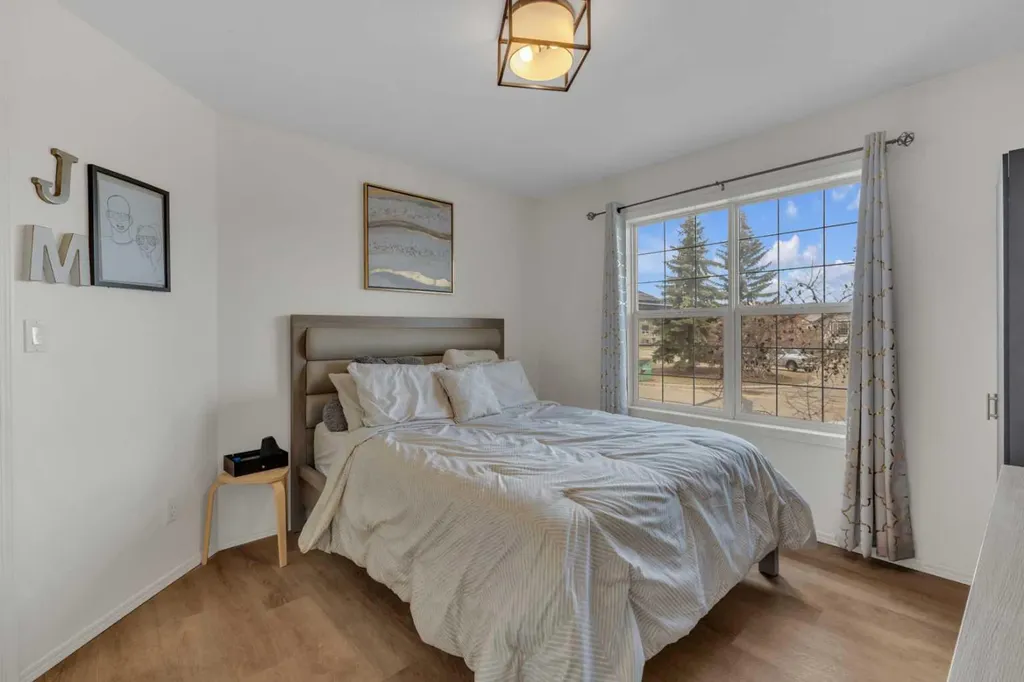 26 Mckinlay Crescent Lacombe AB T4L 2L4