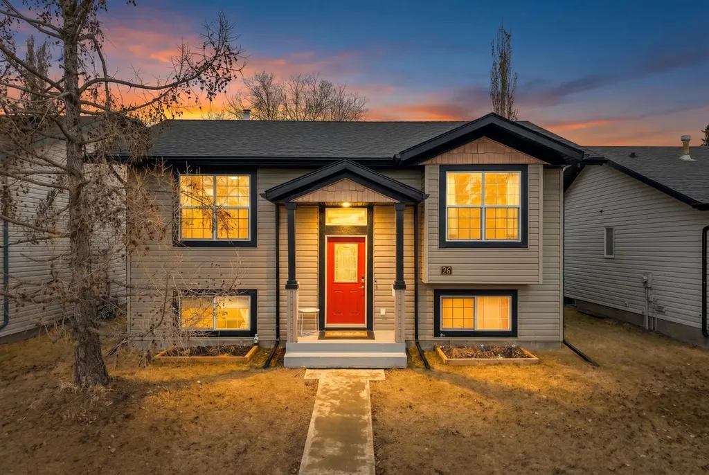 26 Mckinlay Crescent Lacombe AB T4L 2L4