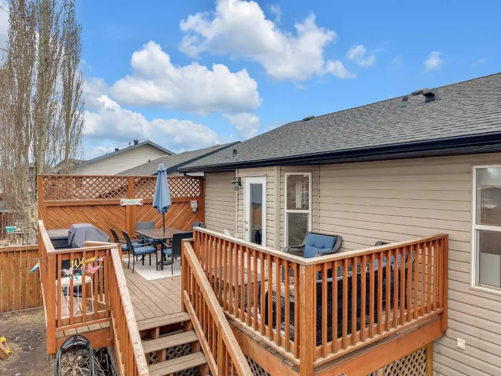 26 Mckinlay Crescent Lacombe AB T4L 2L4