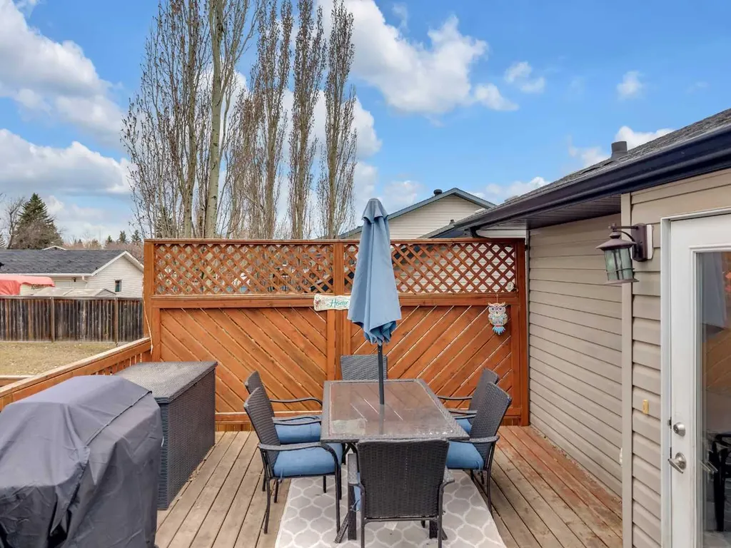 26 Mckinlay Crescent Lacombe AB T4L 2L4