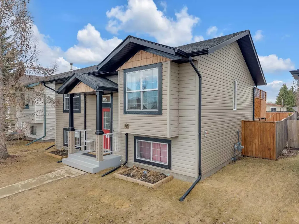26 Mckinlay Crescent Lacombe AB T4L 2L4