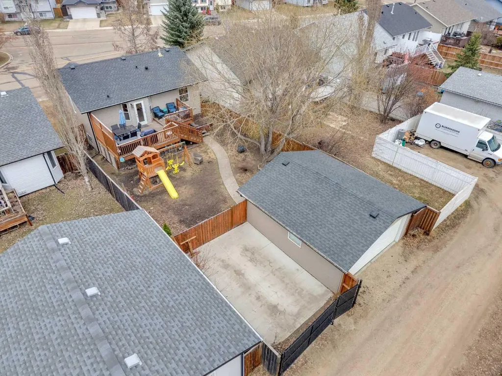 26 Mckinlay Crescent Lacombe AB T4L 2L4
