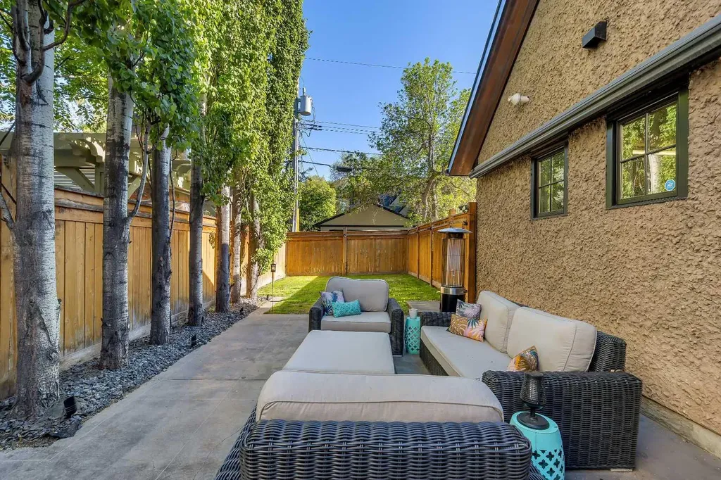 239 37 Avenue SW Calgary AB T2S0V1