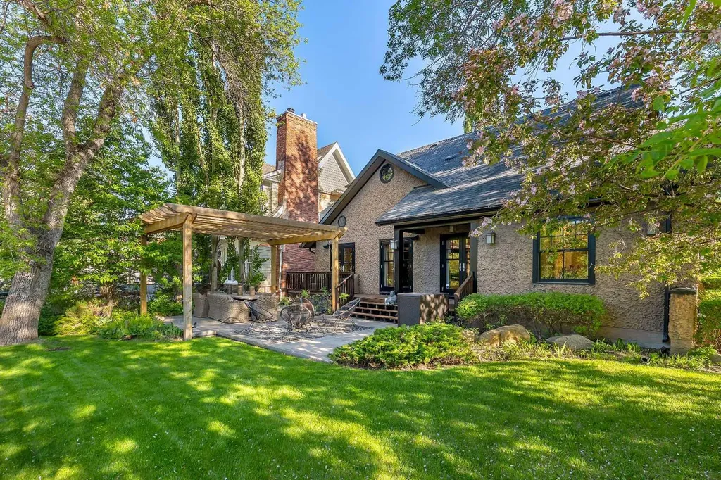 239 37 Avenue SW Calgary AB T2S0V1