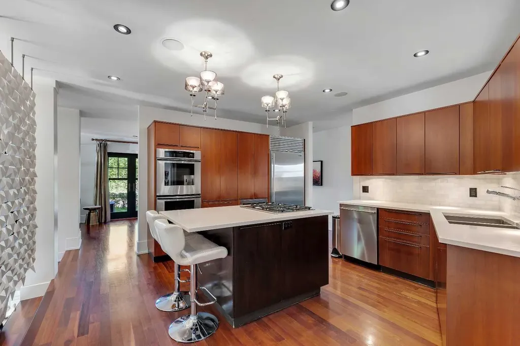 239 37 Avenue SW Calgary AB T2S0V1
