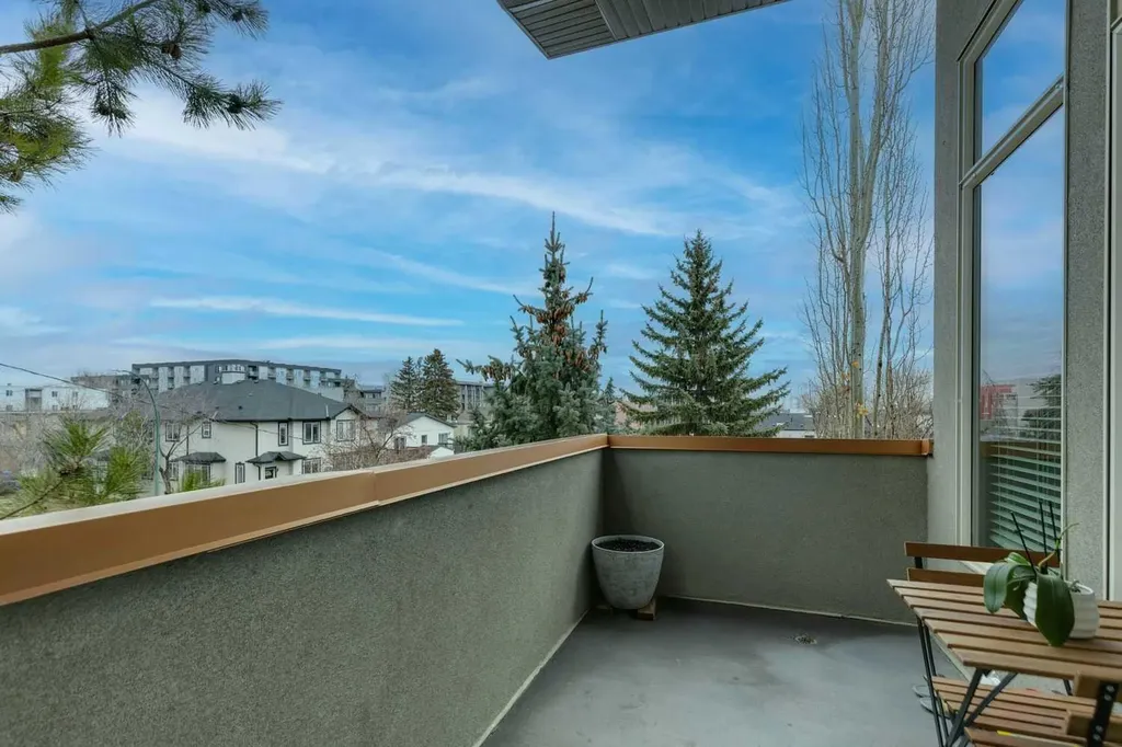 1905 27 Avenue SW Calgary AB T2T1H6