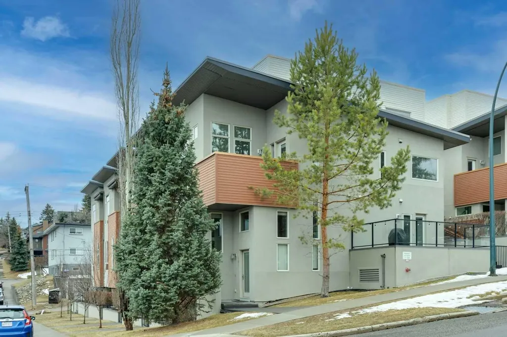 1905 27 Avenue SW Calgary AB T2T1H6