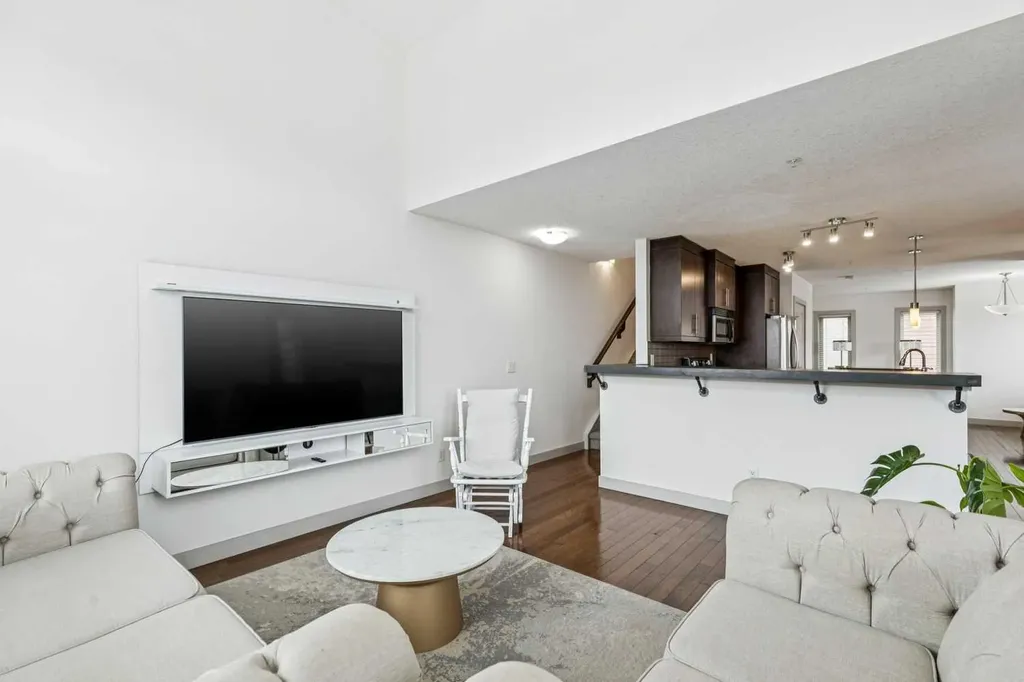 1905 27 Avenue SW Calgary AB T2T1H6