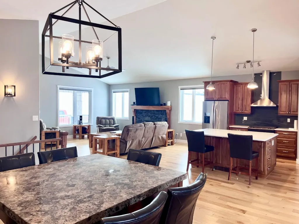 1093 Mackenny Street Hinton AB T7V 1H3