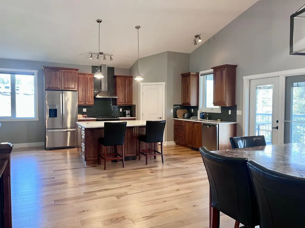 1093 Mackenny Street Hinton AB T7V 1H3