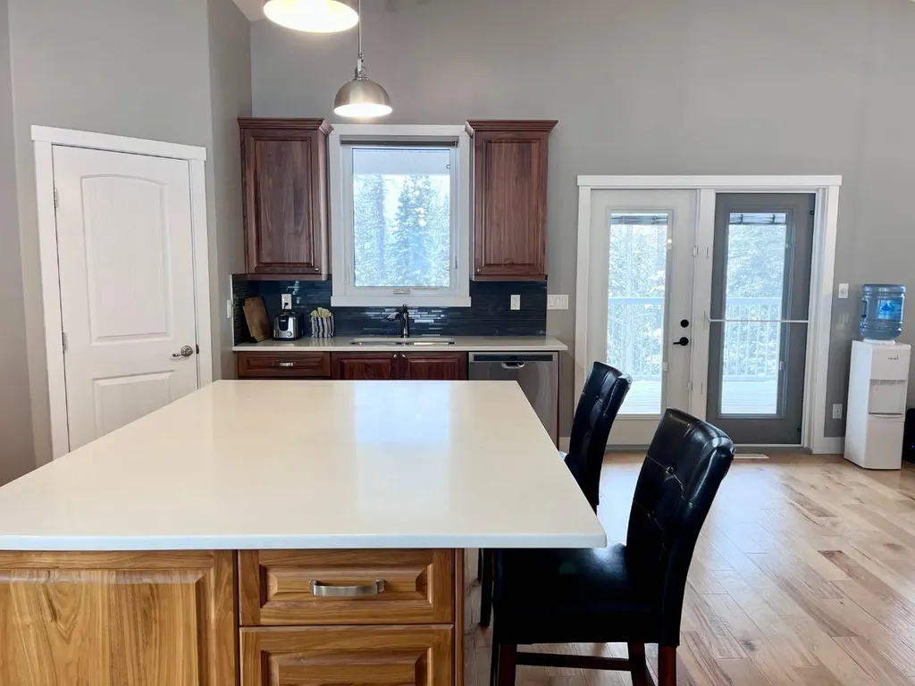 1093 Mackenny Street Hinton AB T7V 1H3